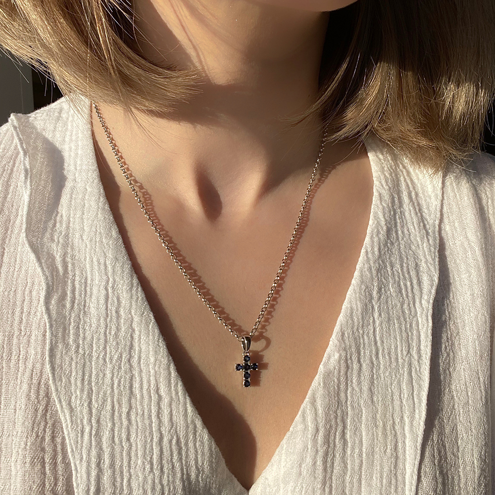 Нательный крестик серебряный с сапфирами