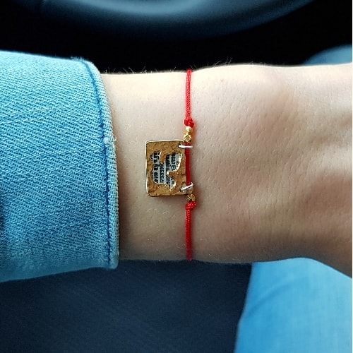 Браслет красная нить «Голубь и молитва» серебро/золото