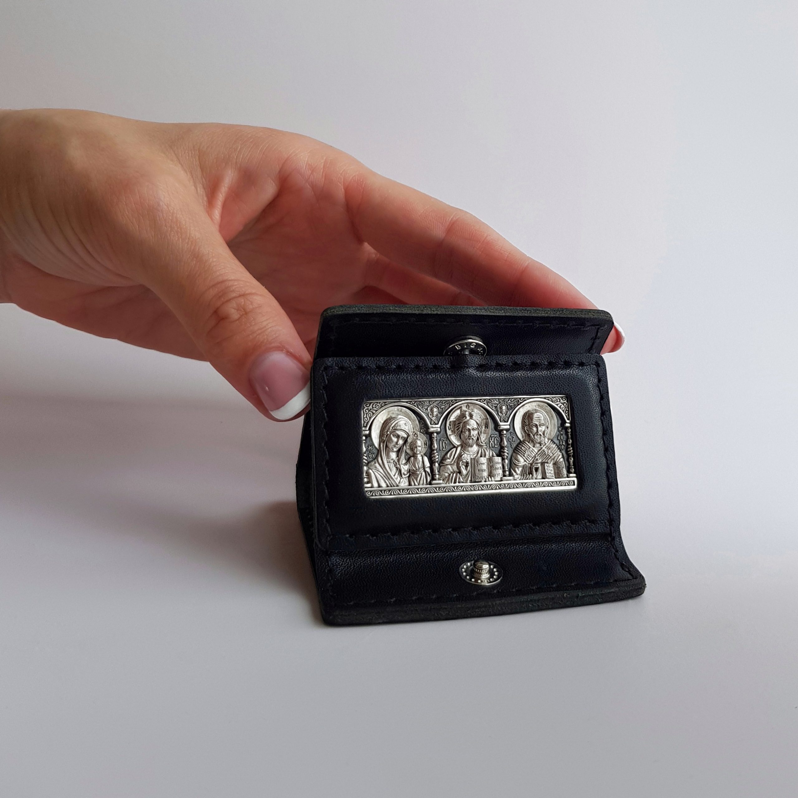 Дорожная икона из серебра со Св. Николаем