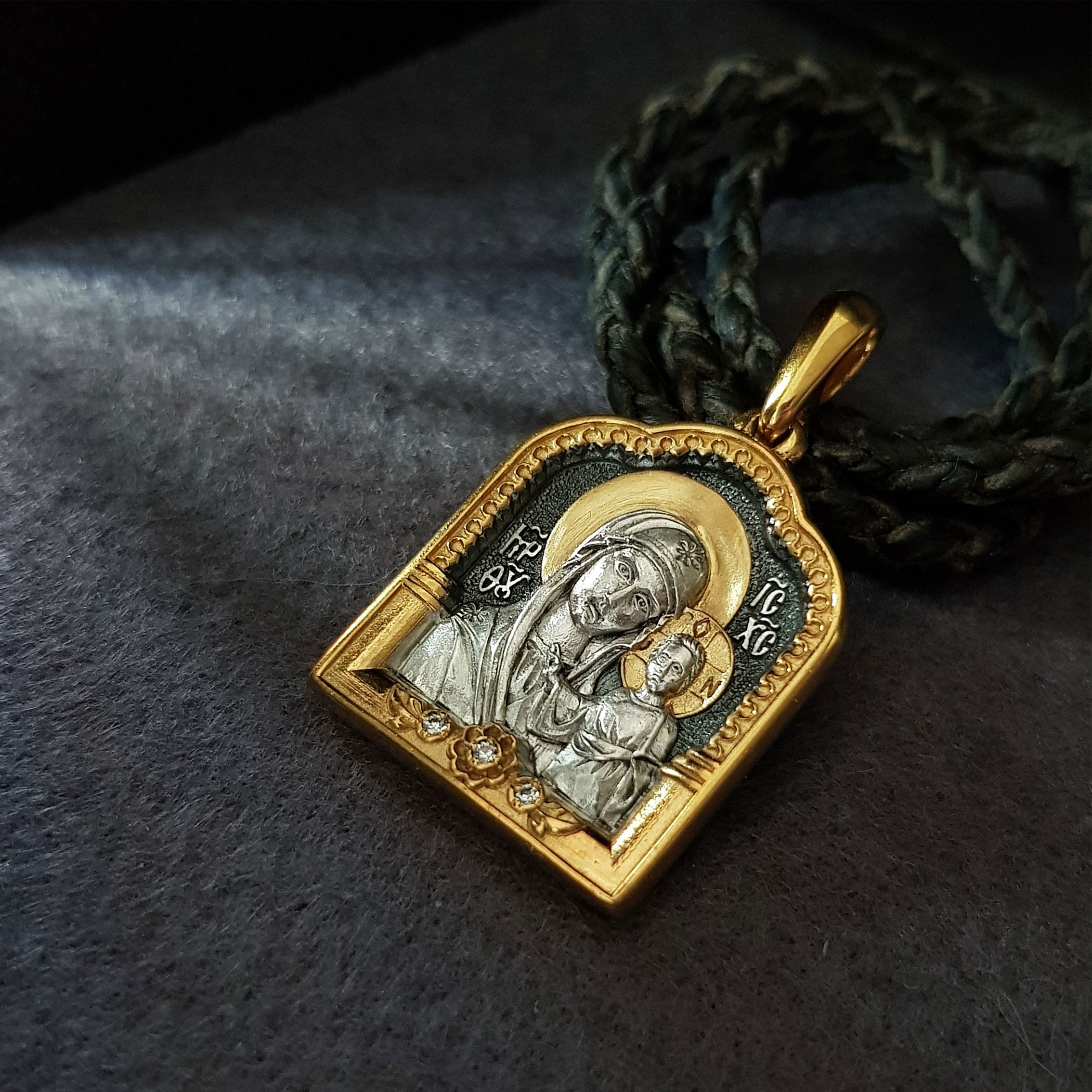 Нательная икона Божьей Матери «Казанская» ПД17 серебро/золочение