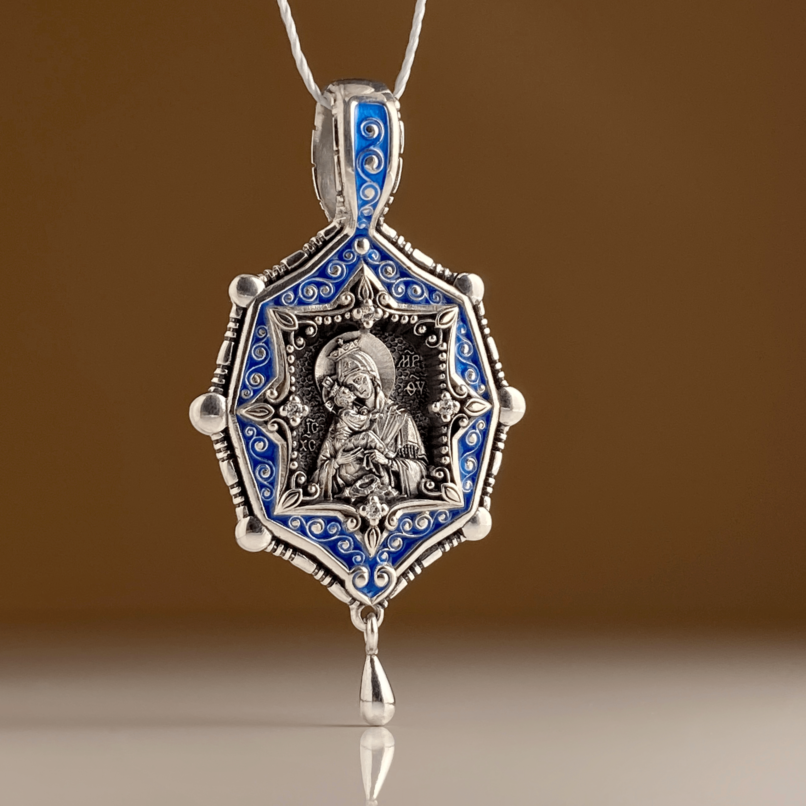 Нательная икона Божьей Матери «Почаевская» горячая эмаль2