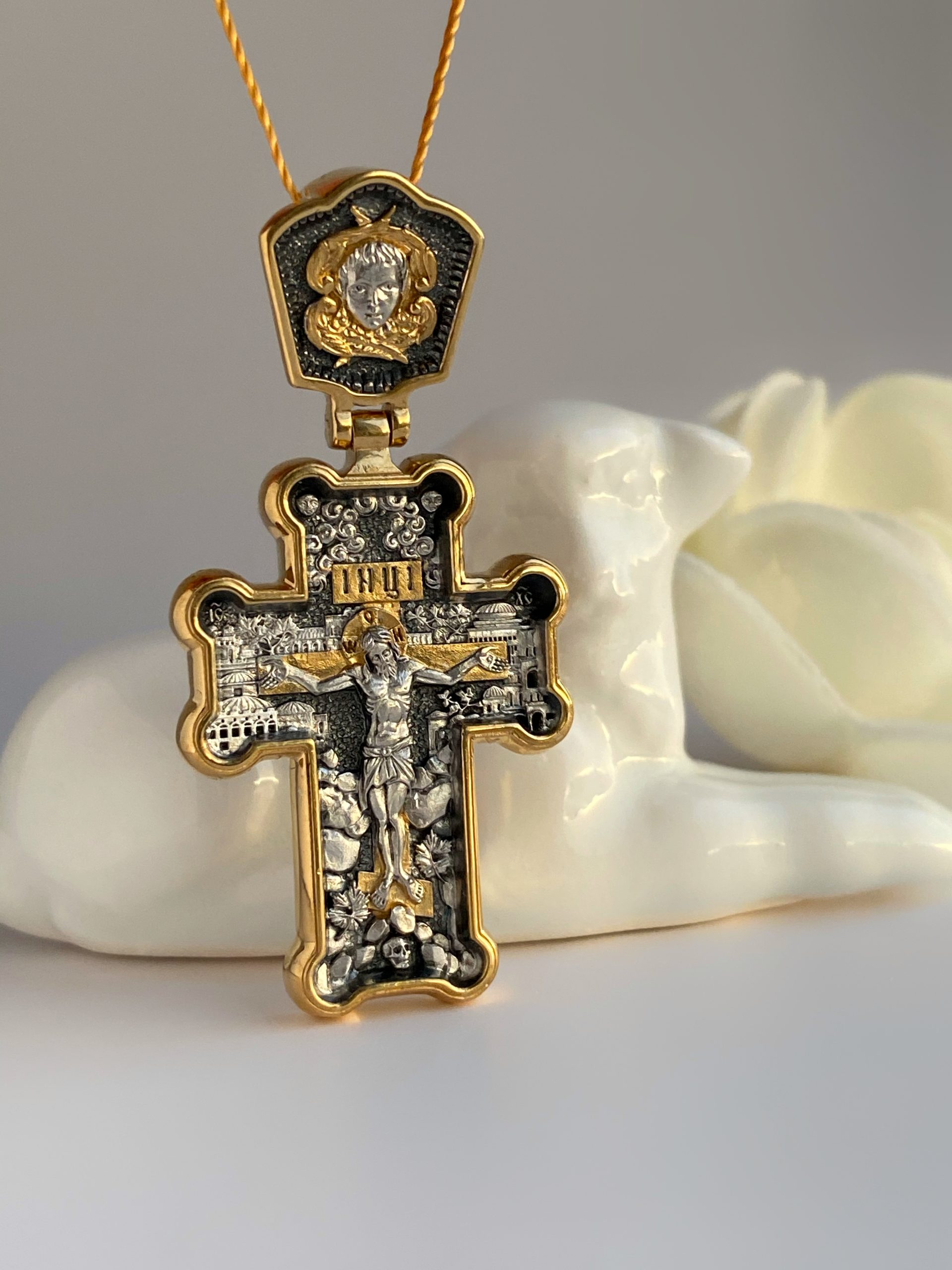 Нательный крест «Пастырь добрый» серебро/золочение