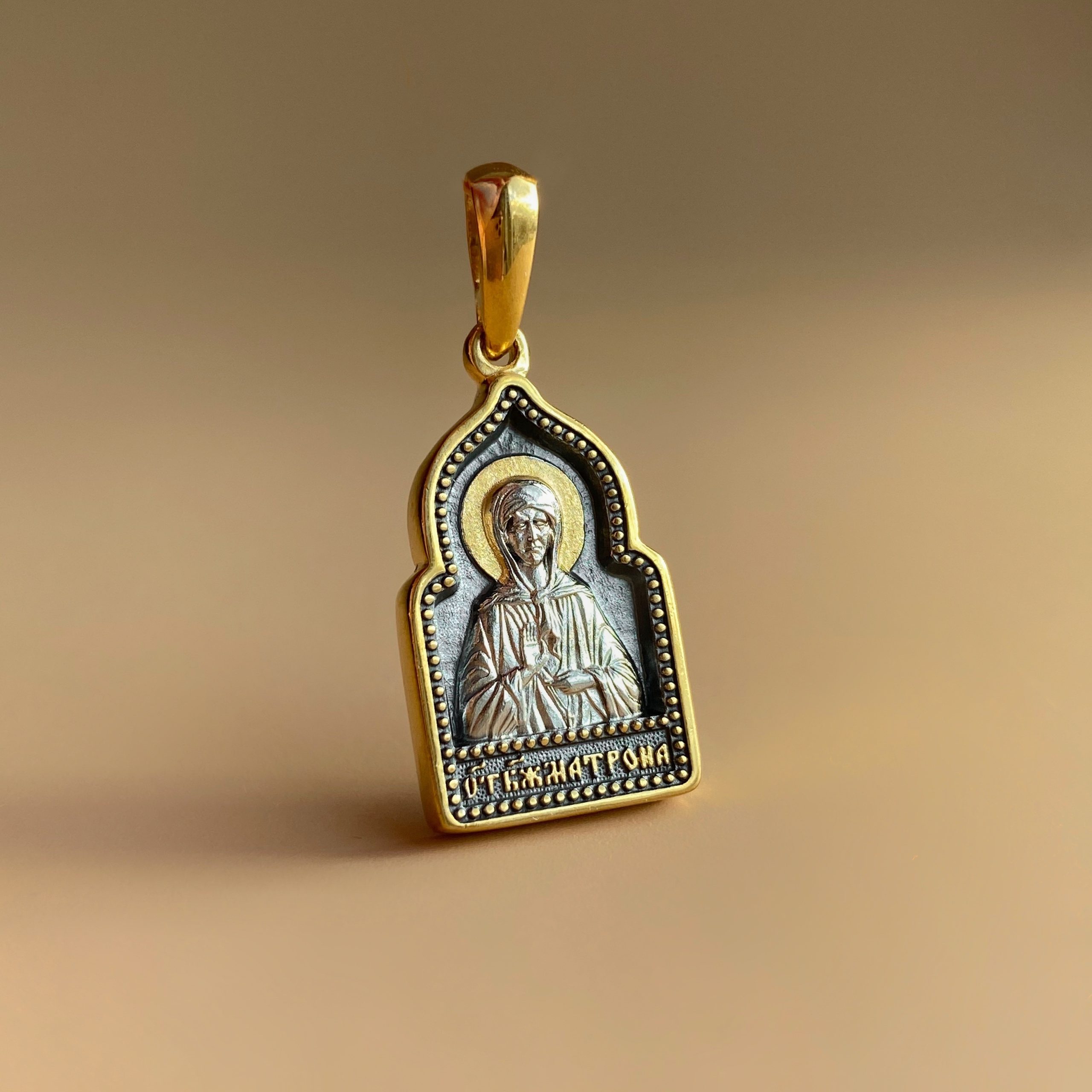 Нательная икона «святая Матрона. Ангел хранитель» ПД21 серебро/золочение