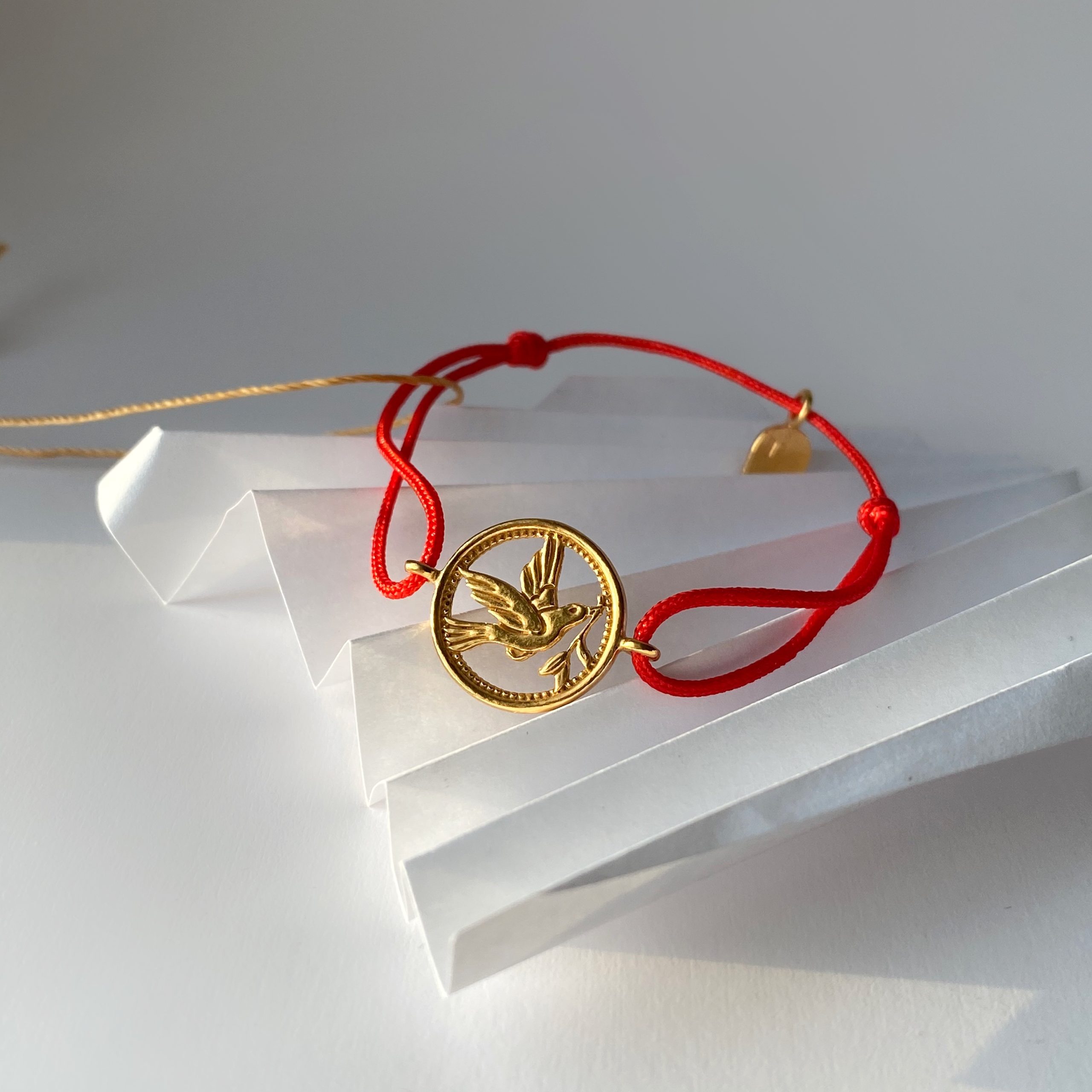 Браслет на нити «Голубь с веточкой в клюве» серебро с позолотой