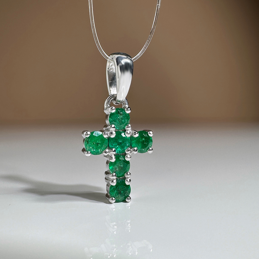 Женский крестик с природными изумрудами малый