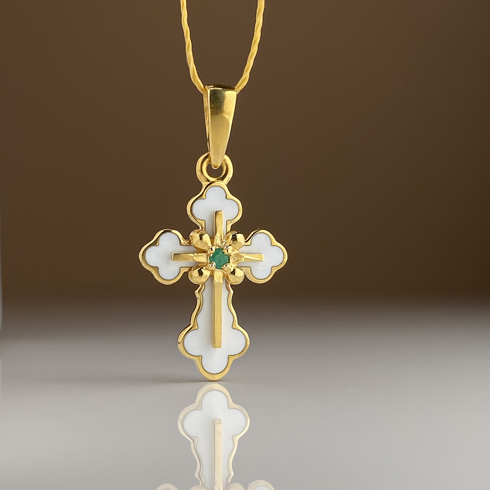 Нательный крест с горячей эмалью и изумрудом белый КРД03