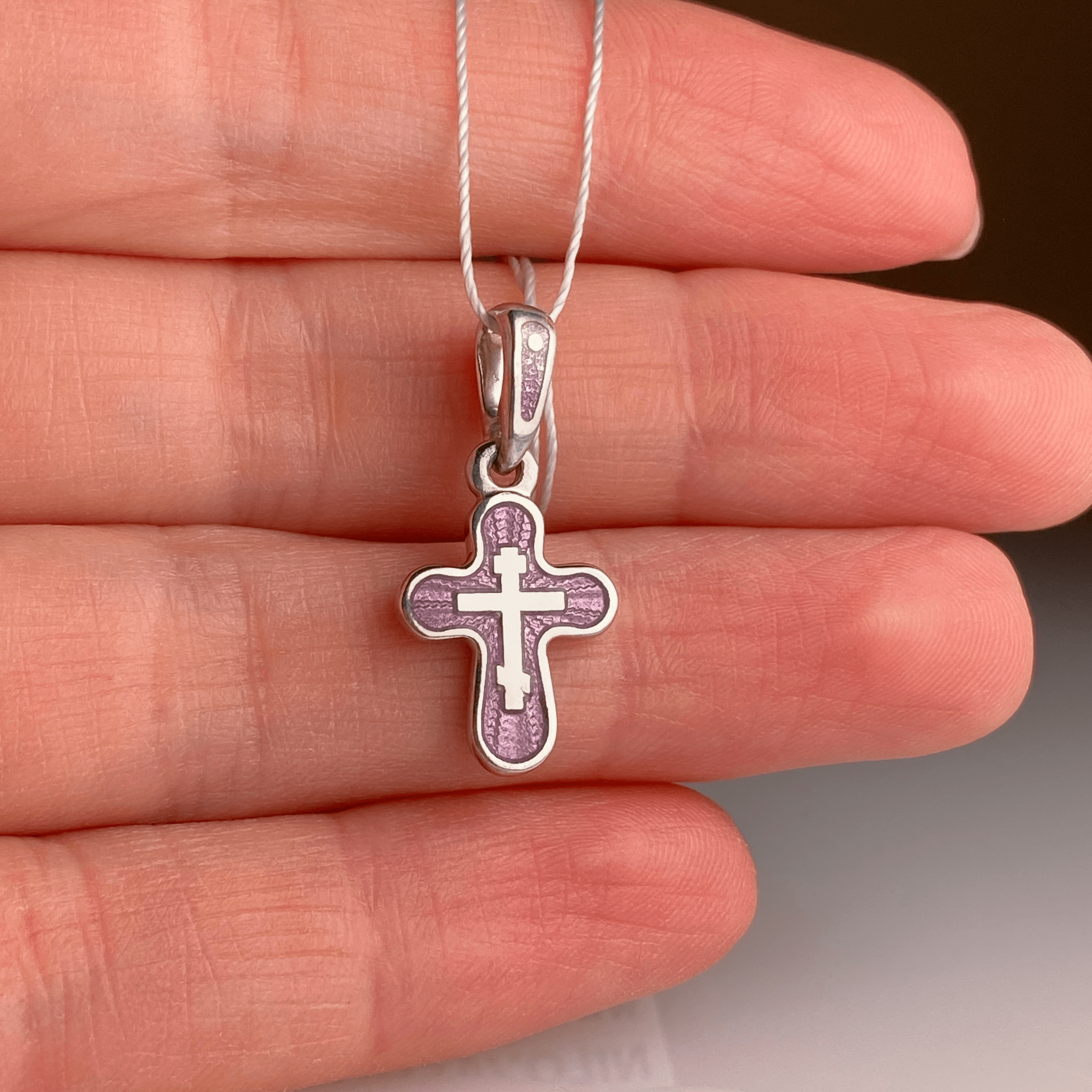 Детский крестик с эмалью гильоше «КРЭ13» светло-сиреневый