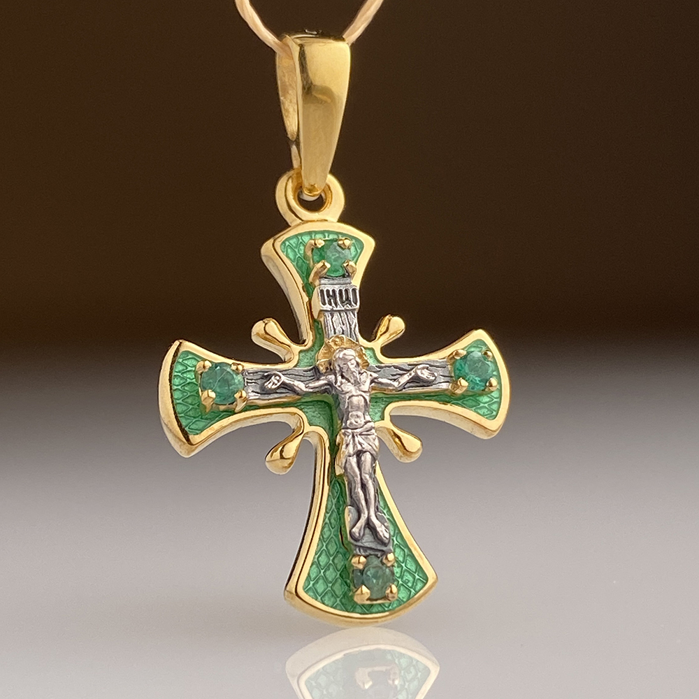 Нательный крест с изумрудами зеленый